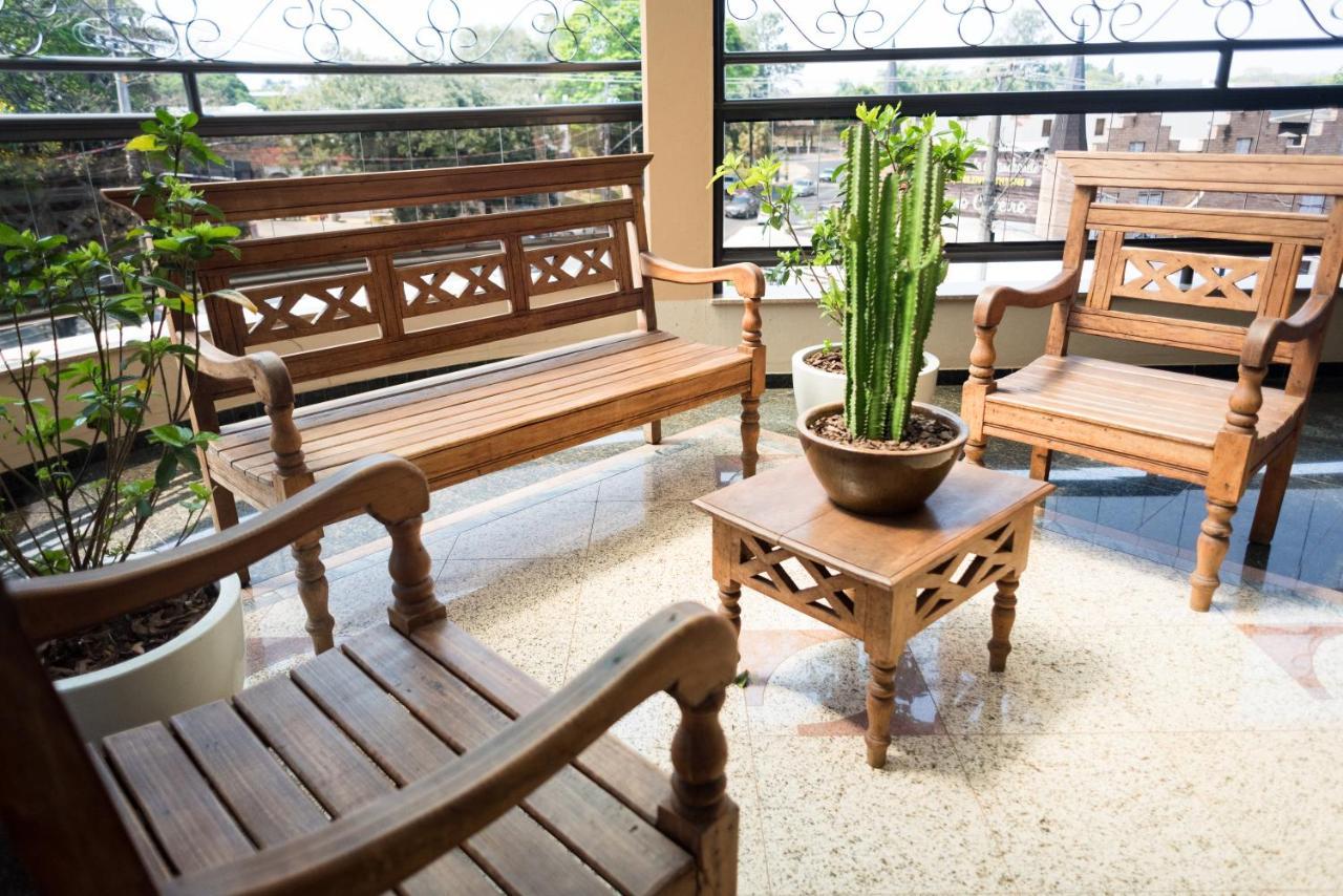 Holambra Garden Hotel Eksteriør bilde A set of Thai style wooden furniture