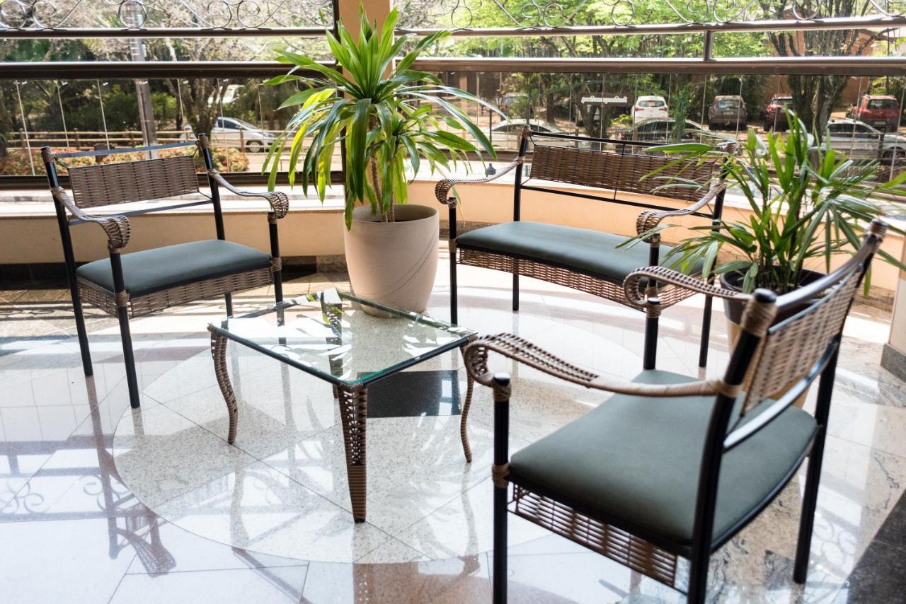 Holambra Garden Hotel Eksteriør bilde Wrought iron furniture