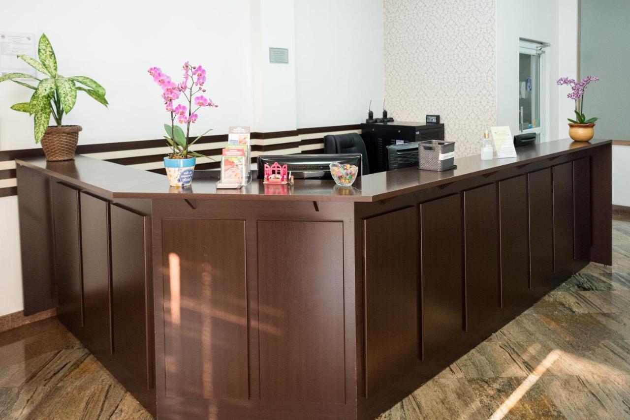Holambra Garden Hotel Eksteriør bilde A reception desk