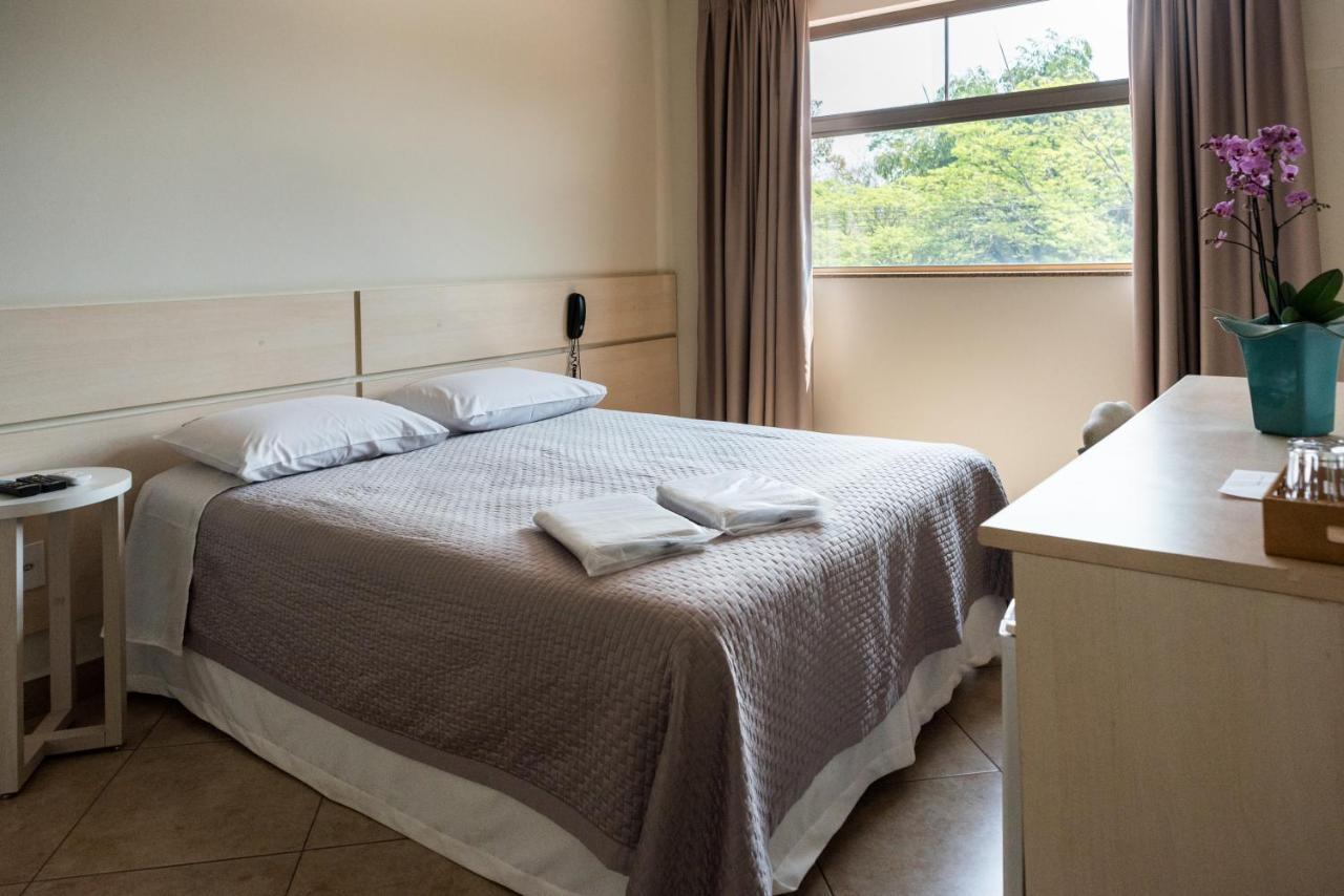 Holambra Garden Hotel Eksteriør bilde A bedroom at the hotel